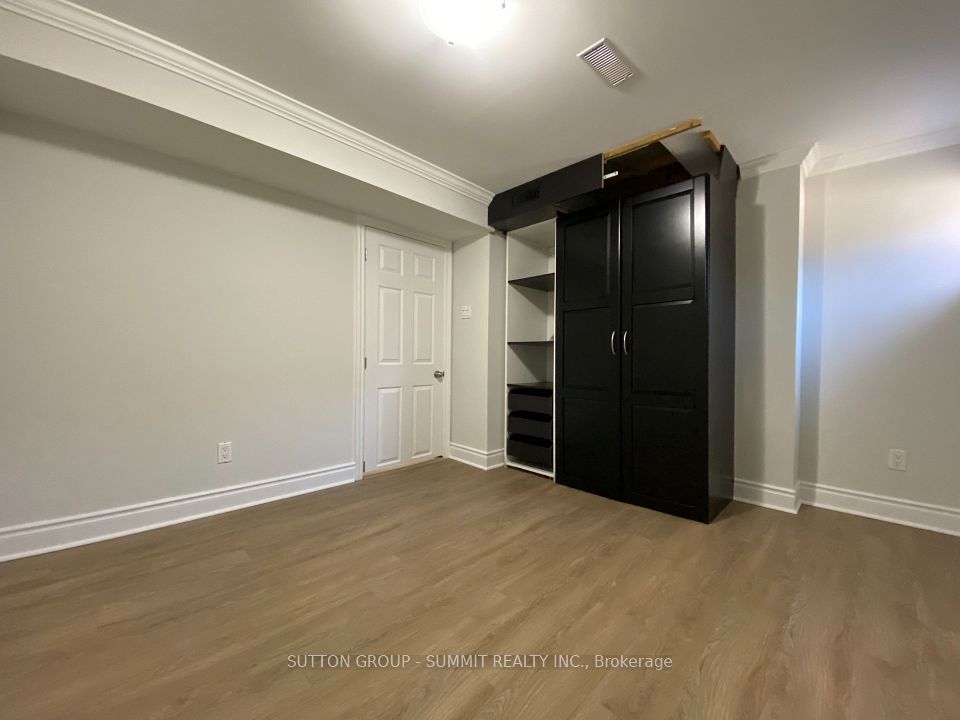 4176 Cawthra Road, Mississauga, ON L4Z 1A1 12