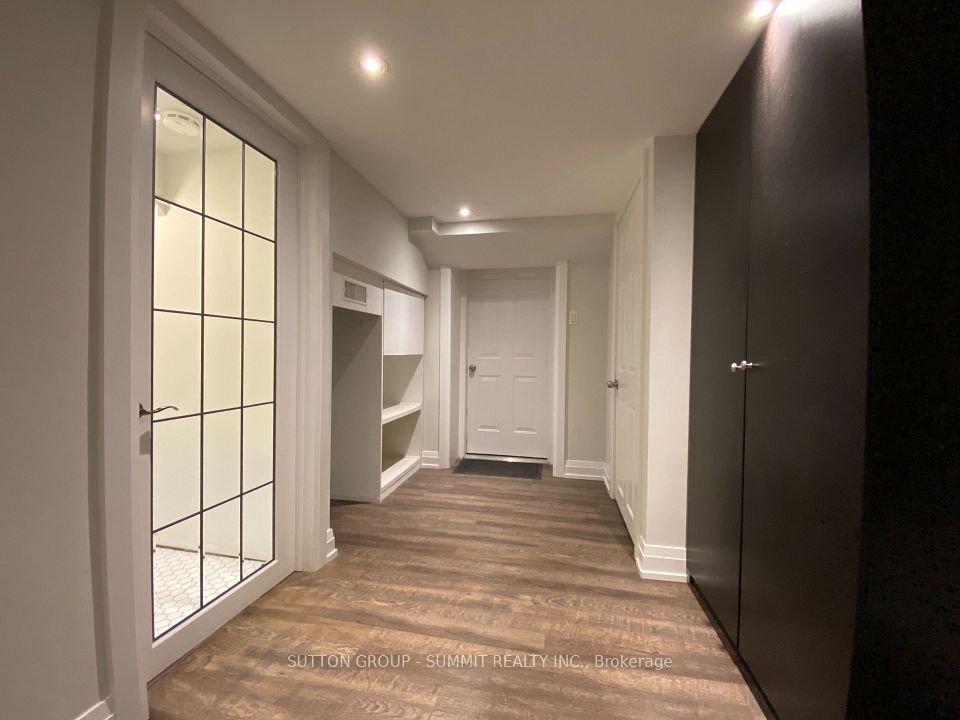 4176 Cawthra Road, Mississauga, ON L4Z 1A1 4