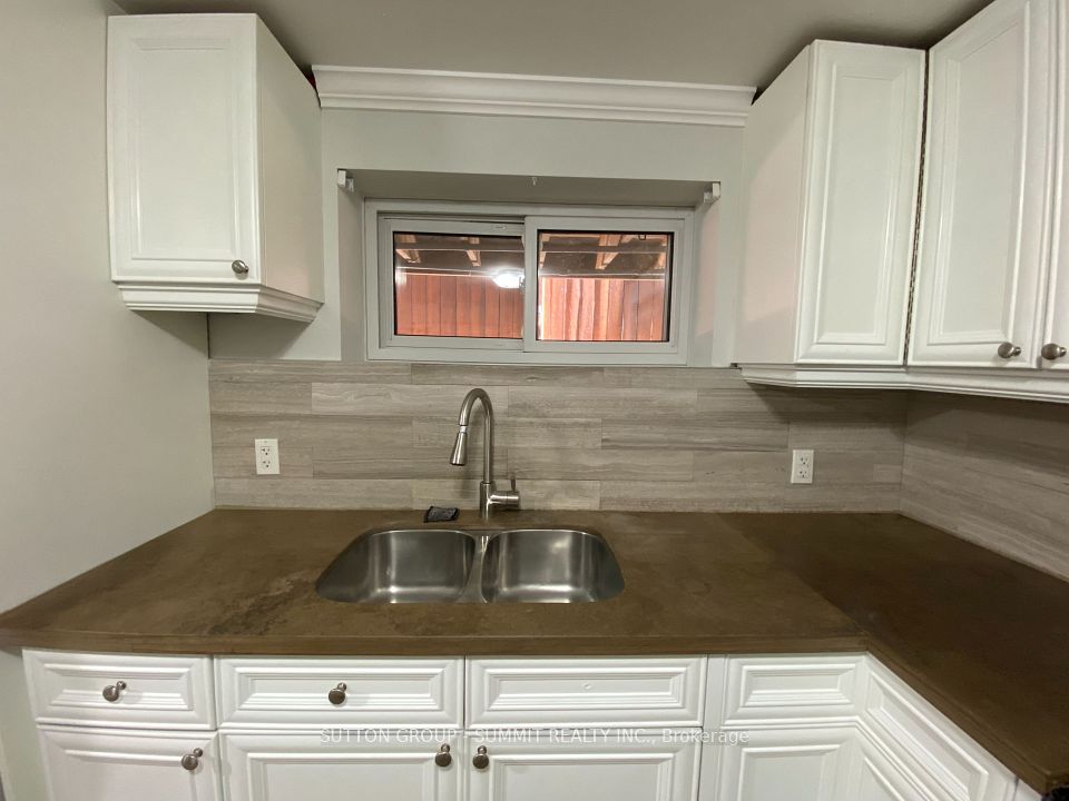 4176 Cawthra Road, Mississauga, ON L4Z 1A1 7