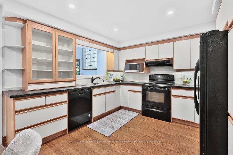 1682 Medallion Court, Mississauga, ON L5J 4G1 10