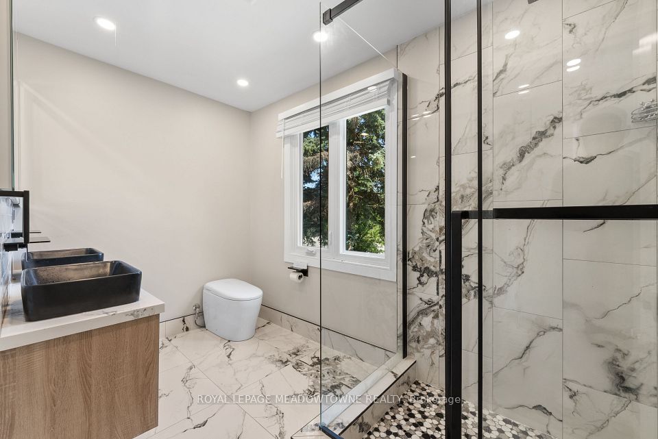 1268 Forest Hill, Oakville, ON L6H 2C3 18