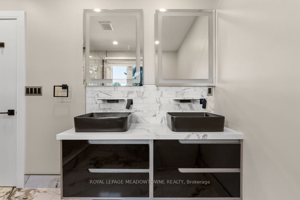 1268 Forest Hill, Oakville, ON L6H 2C3 19