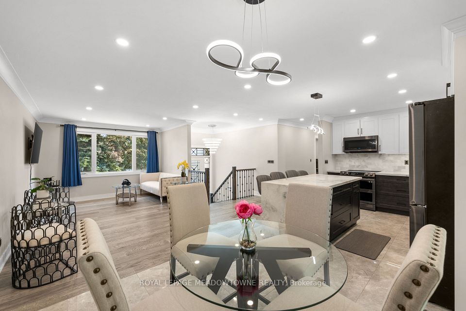 1268 Forest Hill, Oakville, ON L6H 2C3 6