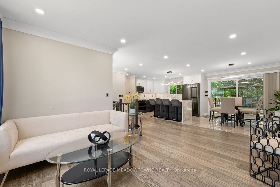 1268 Forest Hill, Oakville, ON L6H 2C3 10