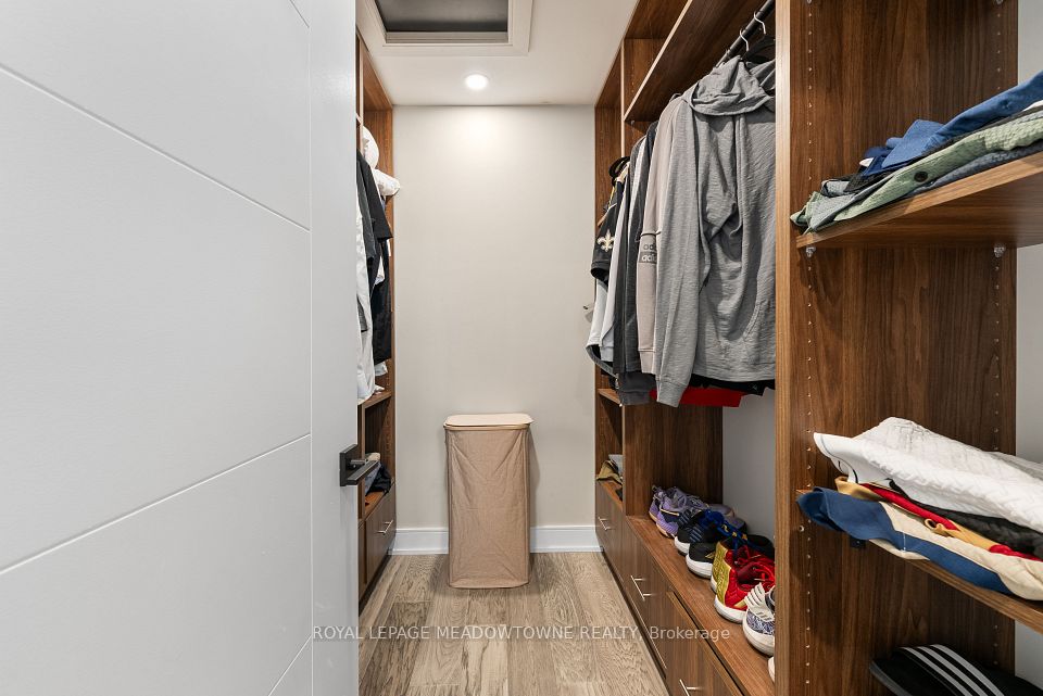 1268 Forest Hill, Oakville, ON L6H 2C3 20