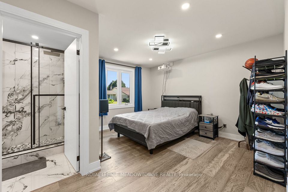 1268 Forest Hill, Oakville, ON L6H 2C3 15