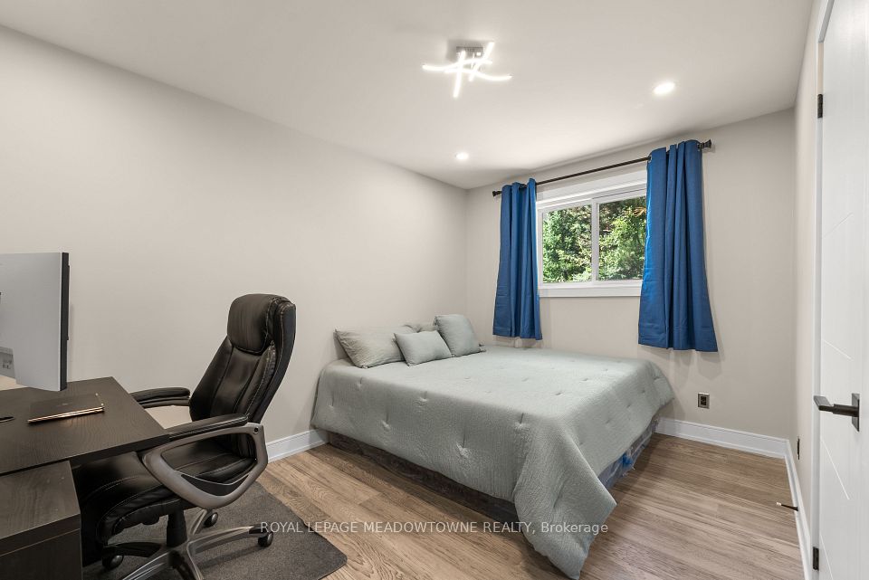 1268 Forest Hill, Oakville, ON L6H 2C3 21