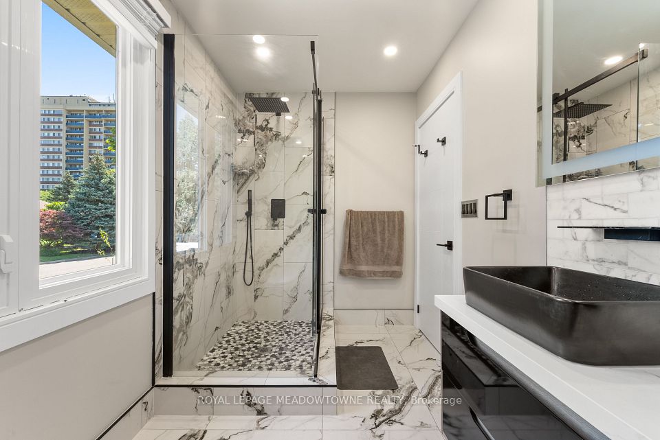 1268 Forest Hill, Oakville, ON L6H 2C3 17