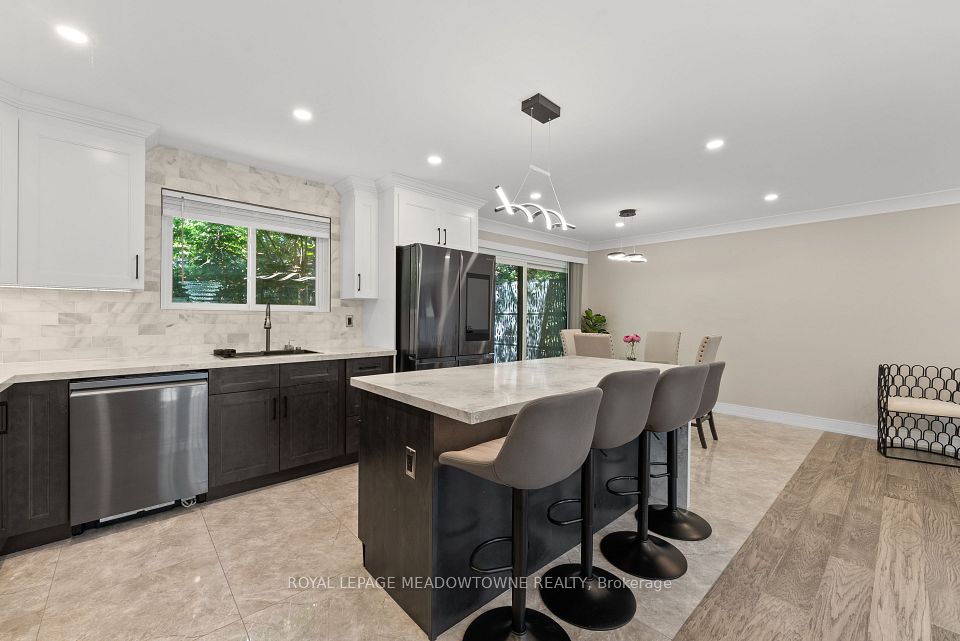 1268 Forest Hill, Oakville, ON L6H 2C3 9
