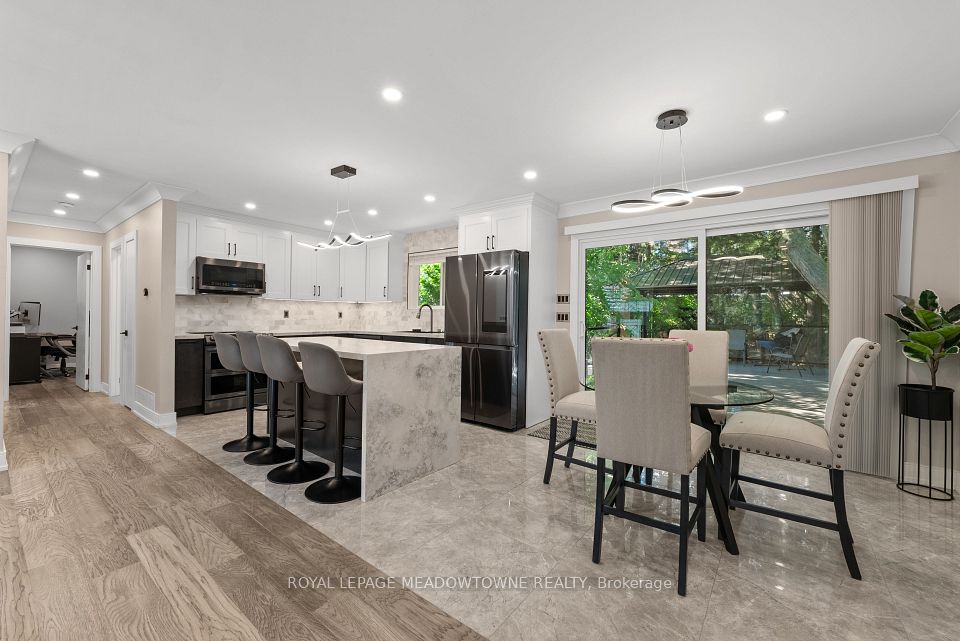 1268 Forest Hill, Oakville, ON L6H 2C3 8
