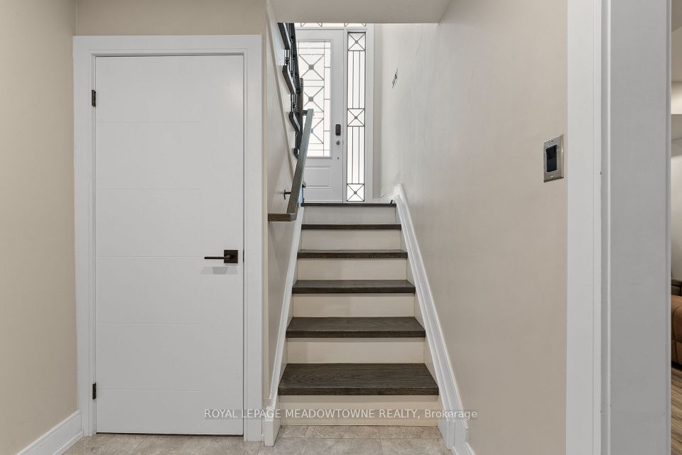 1268 Forest Hill, Oakville, ON L6H 2C3 25