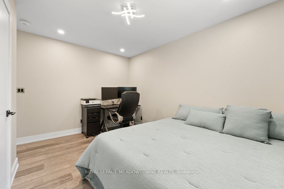 1268 Forest Hill, Oakville, ON L6H 2C3 22