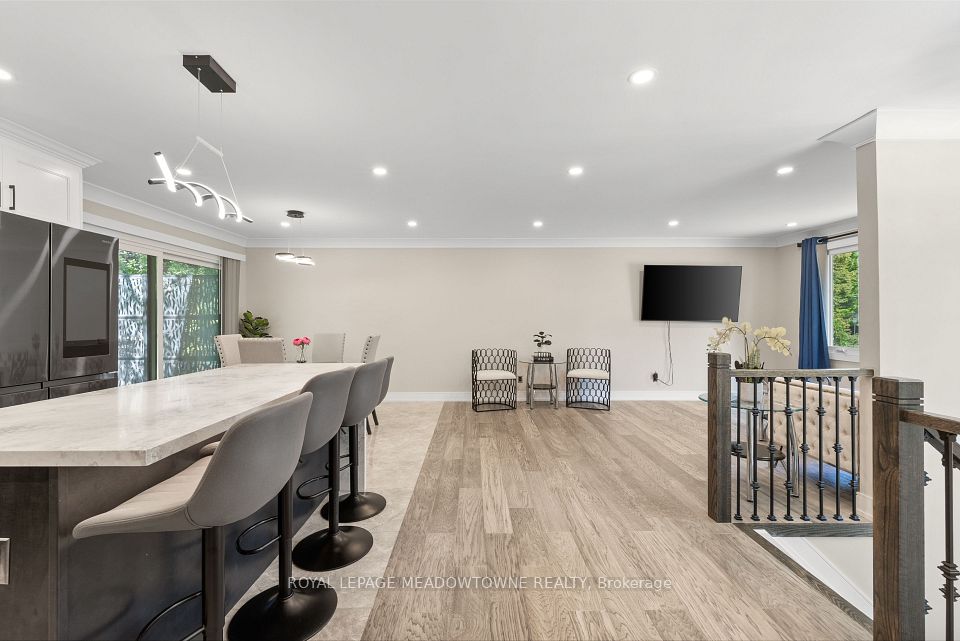 1268 Forest Hill, Oakville, ON L6H 2C3 4