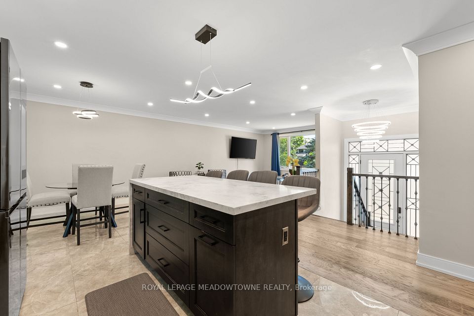 1268 Forest Hill, Oakville, ON L6H 2C3 13