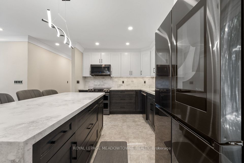 1268 Forest Hill, Oakville, ON L6H 2C3 14