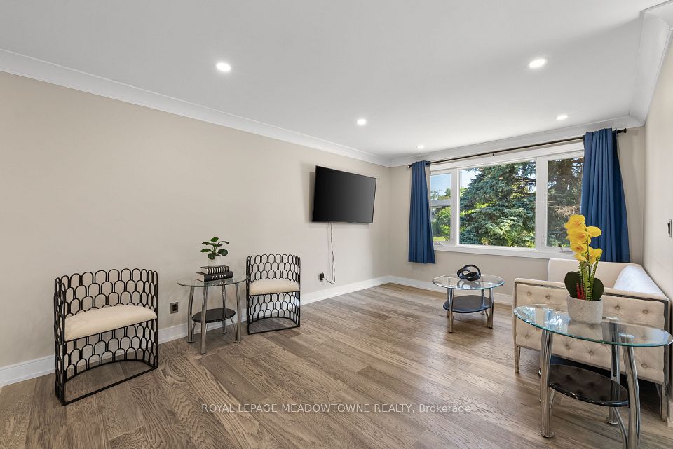 1268 Forest Hill, Oakville, ON L6H 2C3 12