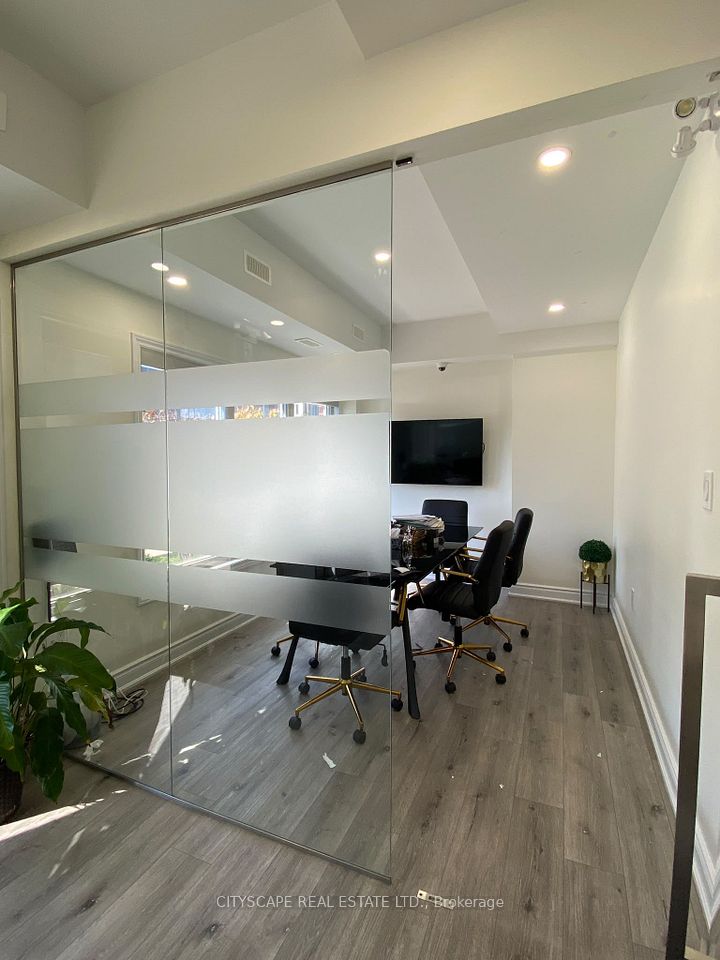 10 Sky Harbour Drive, Brampton, ON L6Y 0V7 2