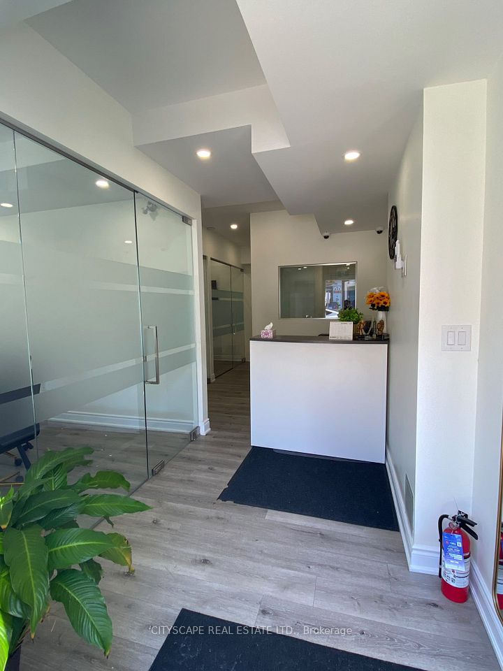 10 Sky Harbour Drive, Brampton, ON L6Y 0V7 3