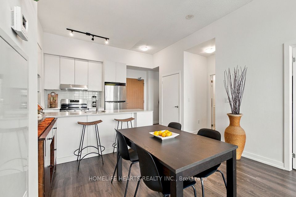 2520 Eglinton Avenue W 1412, Mississauga, ON L5M 0Y4 17
