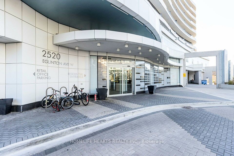 2520 Eglinton Avenue W 1412, Mississauga, ON L5M 0Y4 3