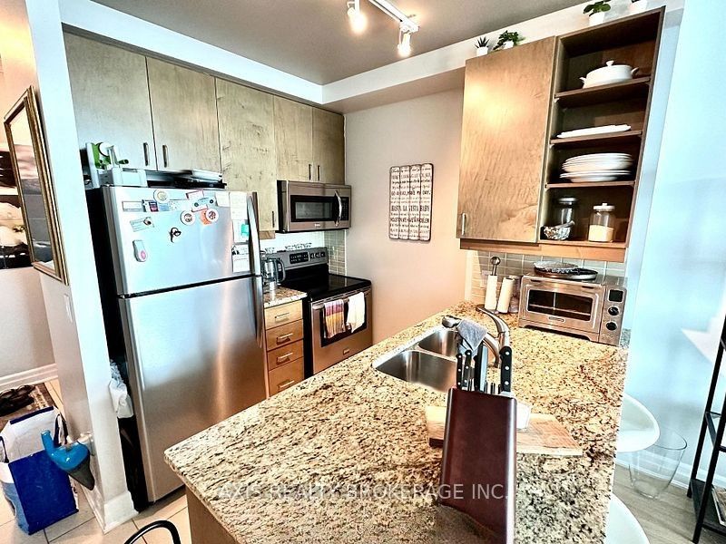 100 John Street 2509, Brampton, ON L6W 0A8 3