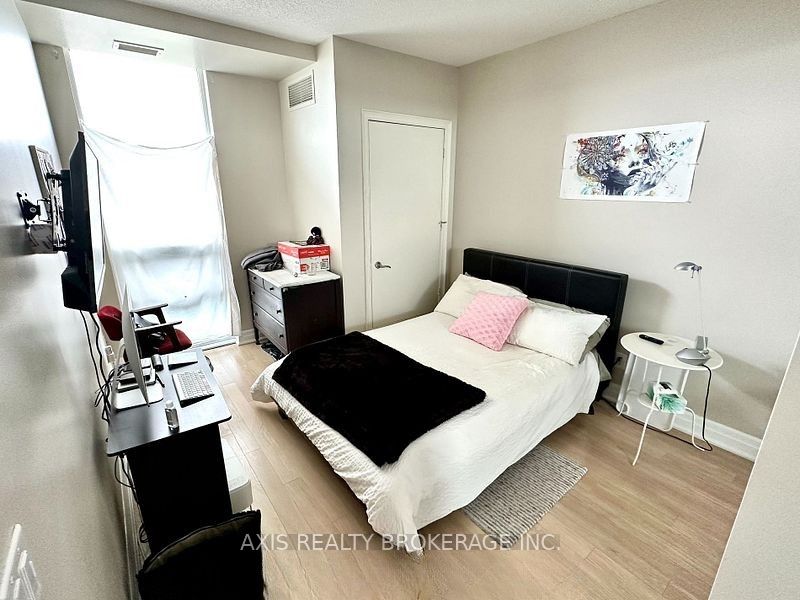 100 John Street 2509, Brampton, ON L6W 0A8 5
