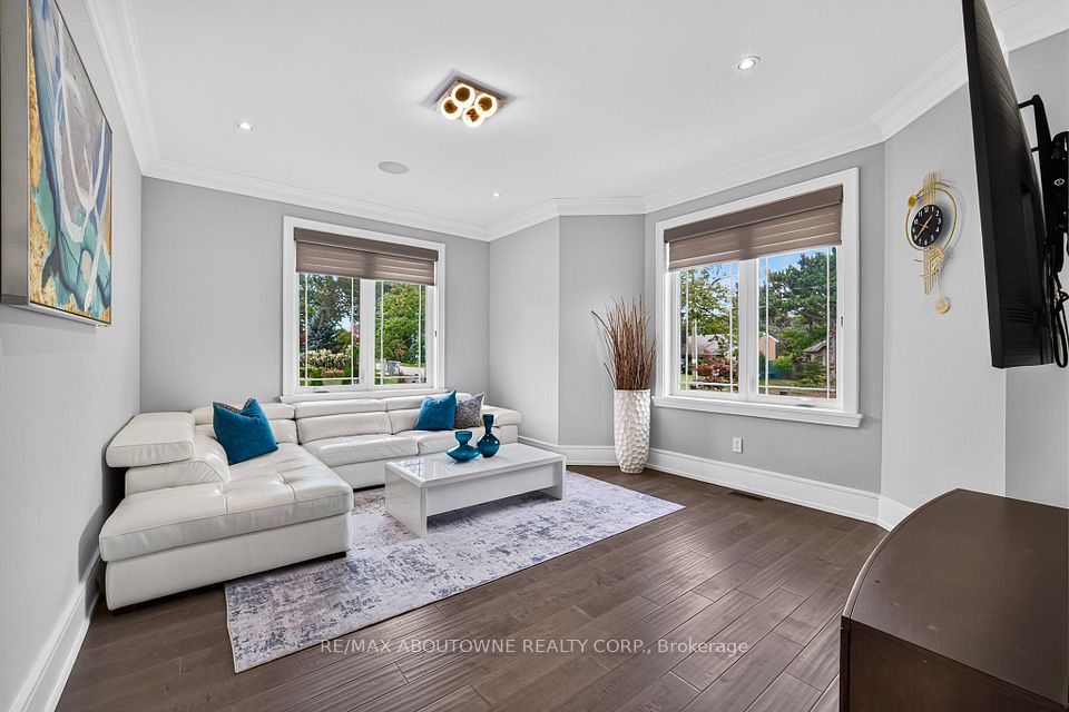 408 Seabourne Drive, Oakville, ON L6L 4G1 13