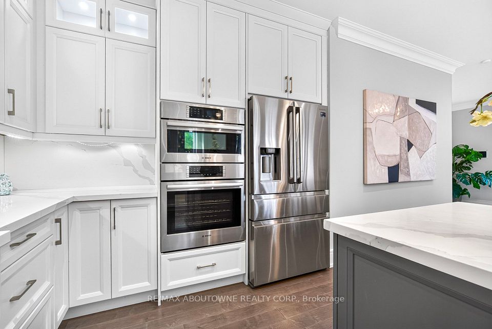 408 Seabourne Drive, Oakville, ON L6L 4G1 10