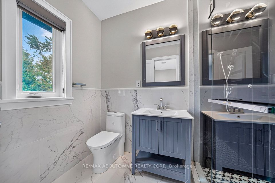 408 Seabourne Drive, Oakville, ON L6L 4G1 24