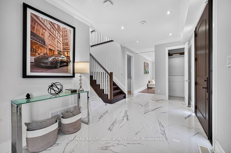 408 Seabourne Drive, Oakville, ON L6L 4G1 12