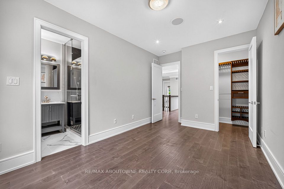 408 Seabourne Drive, Oakville, ON L6L 4G1 23