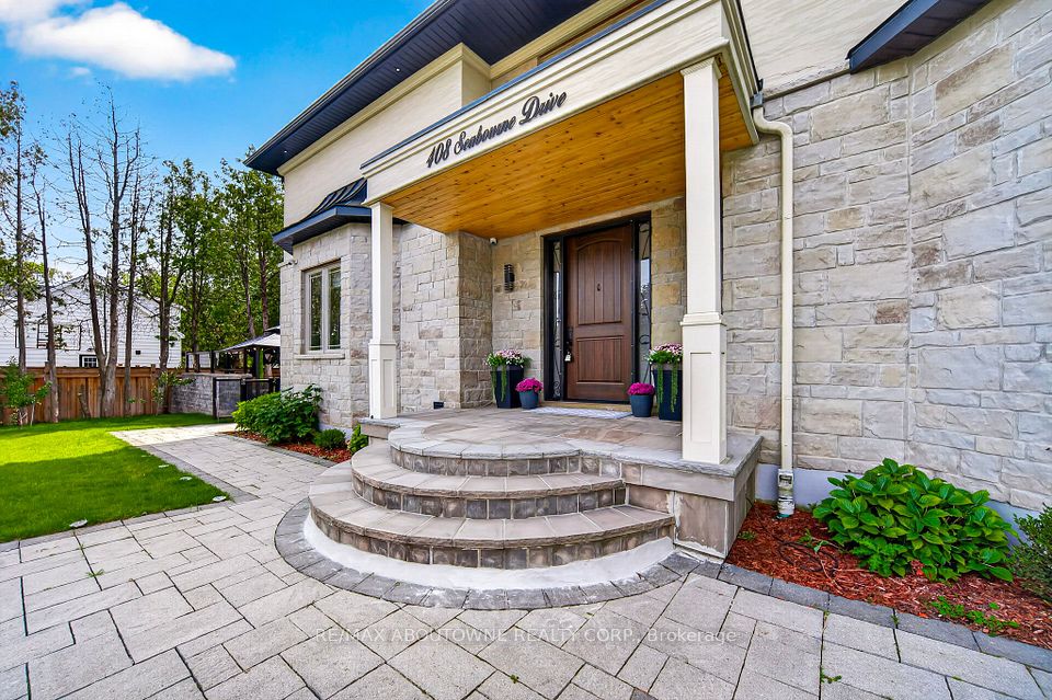 408 Seabourne Drive, Oakville, ON L6L 4G1 3