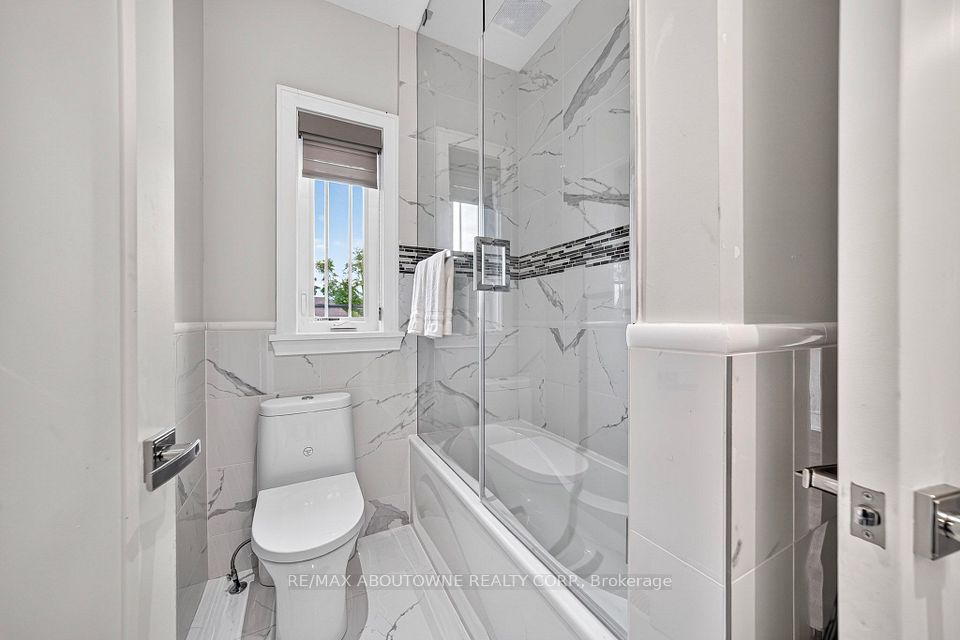 408 Seabourne Drive, Oakville, ON L6L 4G1 20