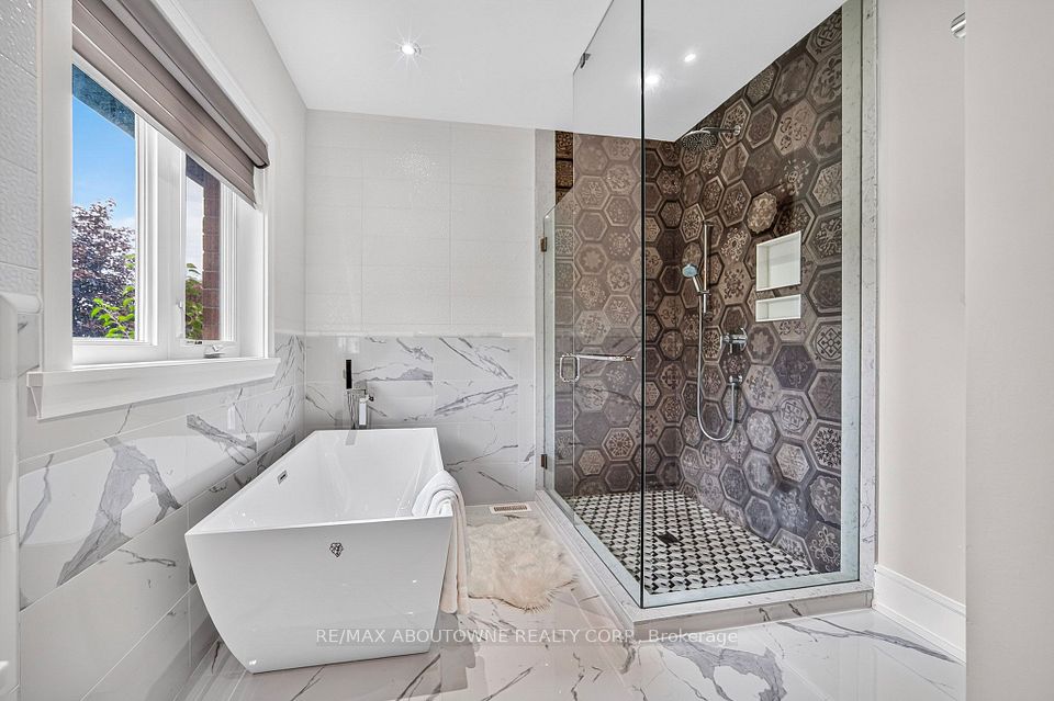 408 Seabourne Drive, Oakville, ON L6L 4G1 21