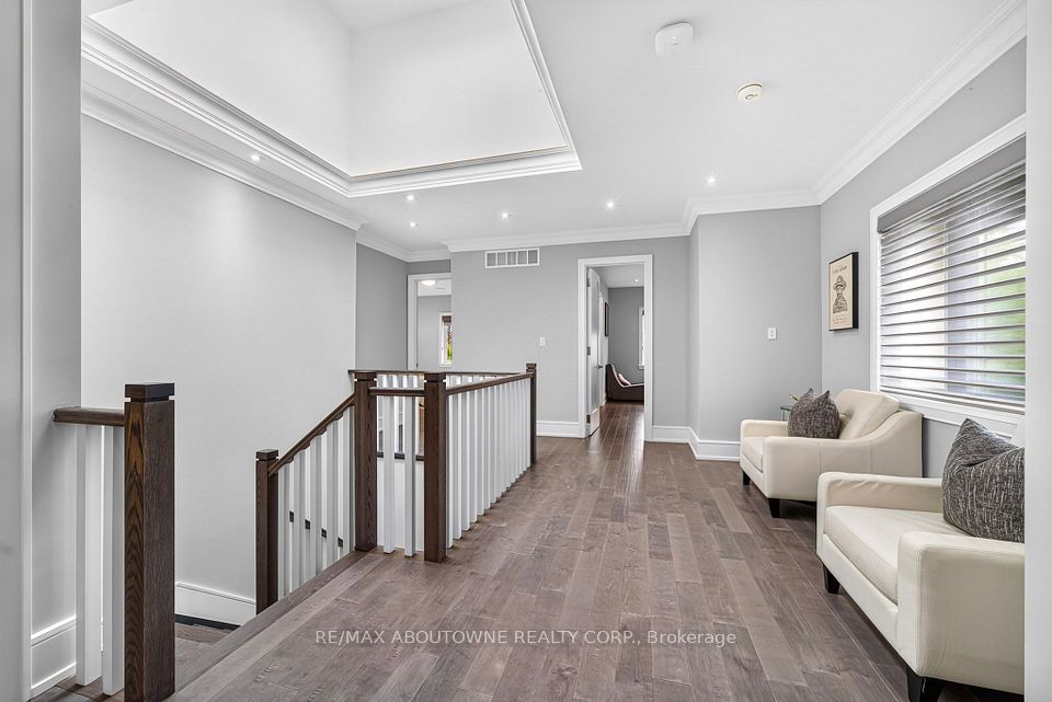 408 Seabourne Drive, Oakville, ON L6L 4G1 16