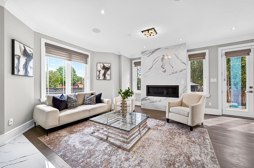 408 Seabourne Drive, Oakville, ON L6L 4G1 5