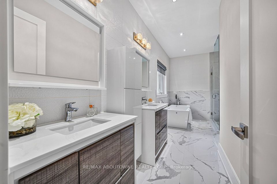 408 Seabourne Drive, Oakville, ON L6L 4G1 19