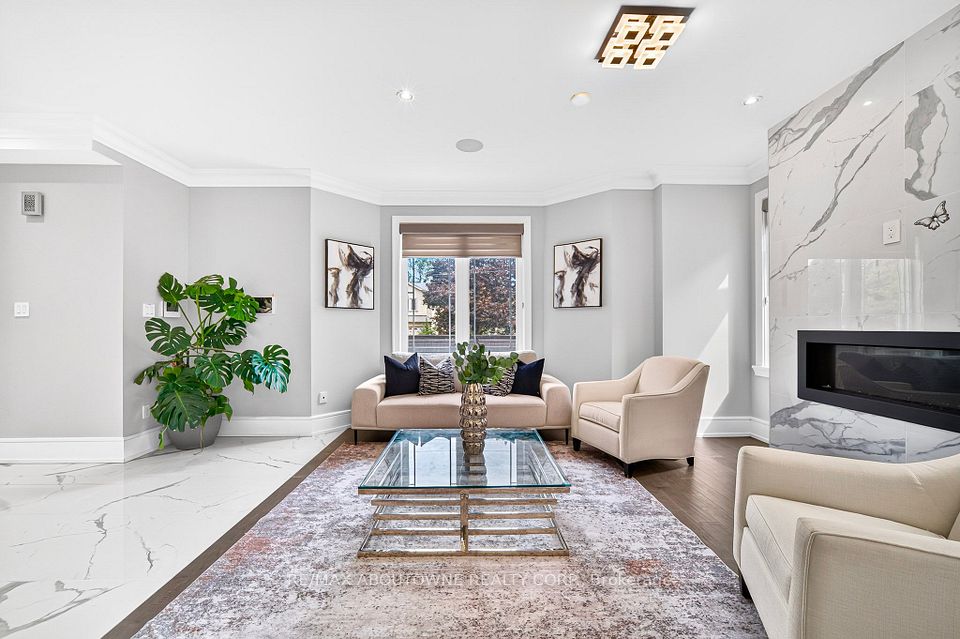 408 Seabourne Drive, Oakville, ON L6L 4G1 6