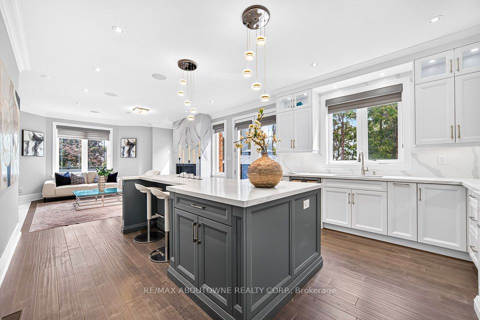 408 Seabourne Drive, Oakville, ON L6L 4G1 11