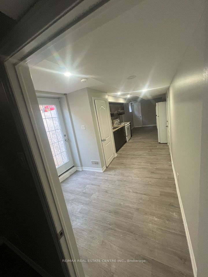 24 Dale Meadows ( Basement) Road, Brampton, ON L7A 4Z9 3