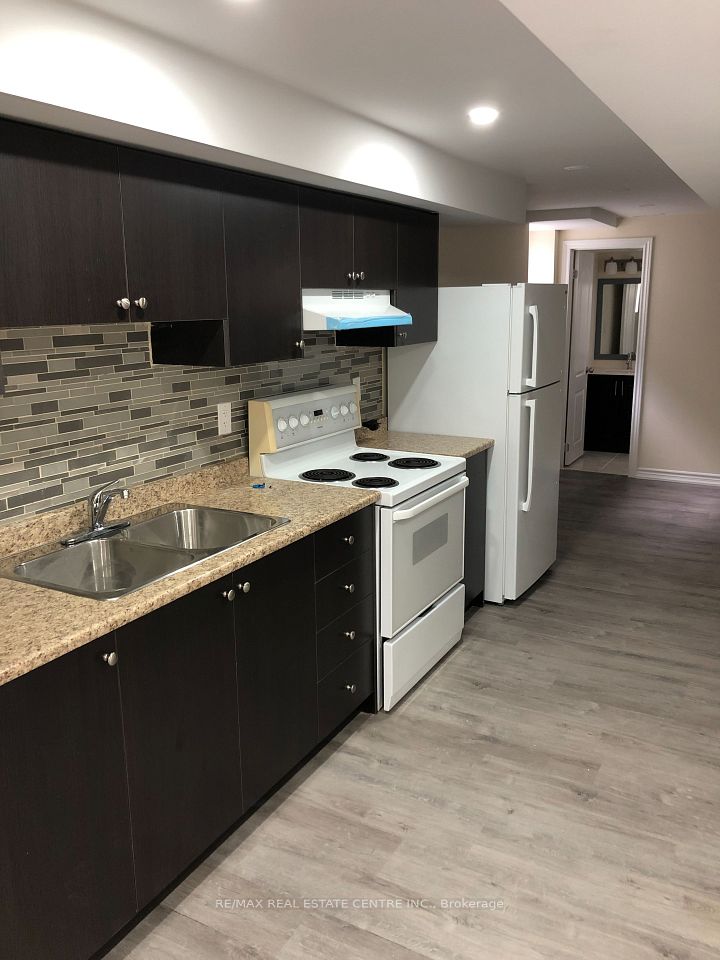 24 Dale Meadows ( Basement) Road, Brampton, ON L7A 4Z9 5