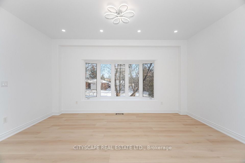 5843 Prairie Circle, Mississauga, ON L5N 6B4 5