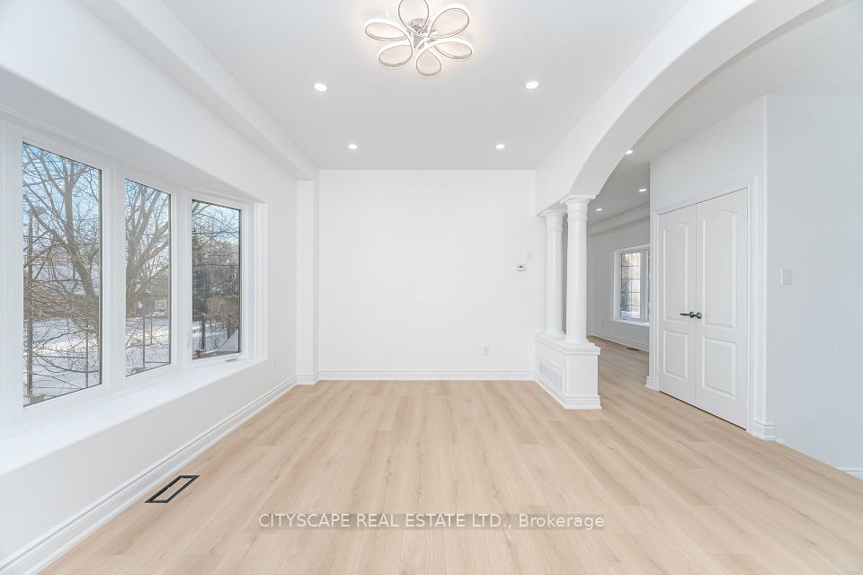 5843 Prairie Circle, Mississauga, ON L5N 6B4 7