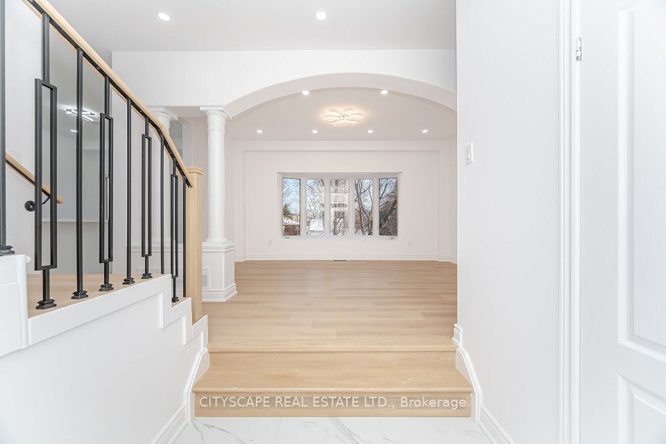 5843 Prairie Circle, Mississauga, ON L5N 6B4 4