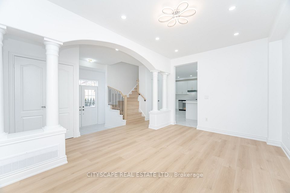5843 Prairie Circle, Mississauga, ON L5N 6B4 6