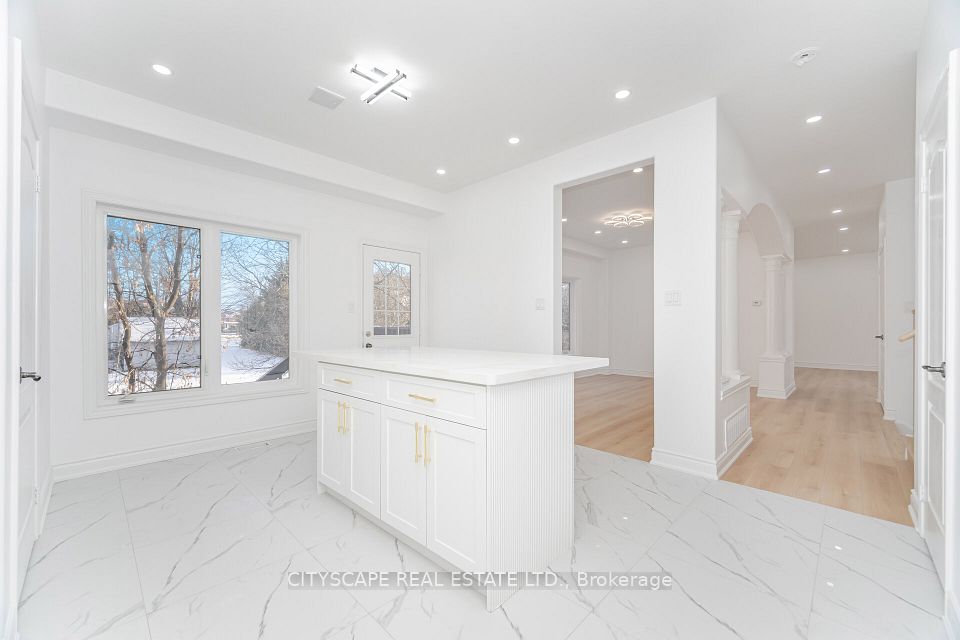 5843 Prairie Circle, Mississauga, ON L5N 6B4 12