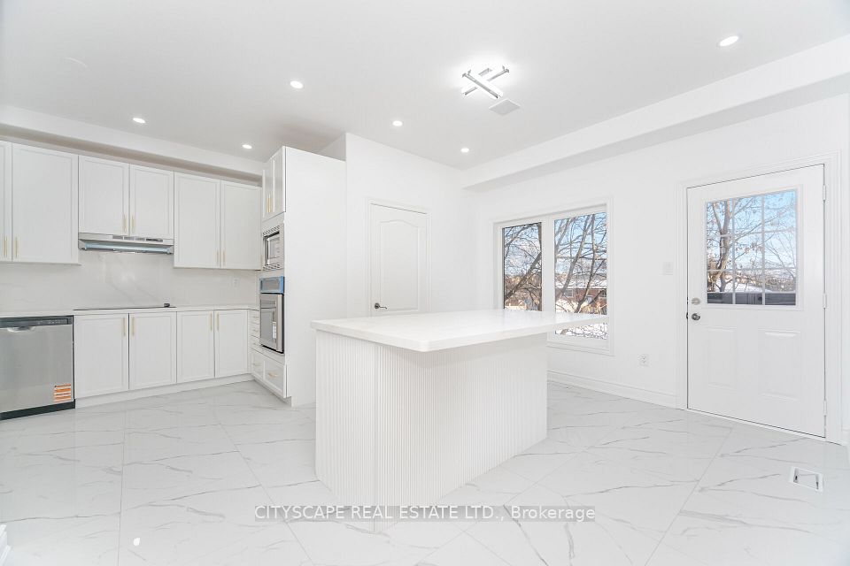 5843 Prairie Circle, Mississauga, ON L5N 6B4 11