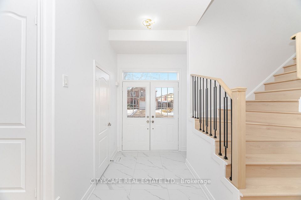 5843 Prairie Circle, Mississauga, ON L5N 6B4 3