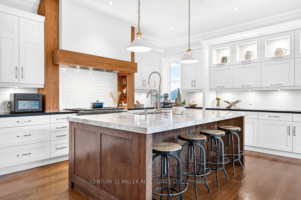 416 Wedgewood Drive, Oakville, ON L6J 4S4 9
