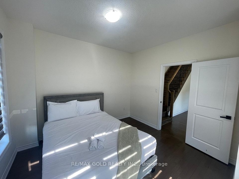 537 Veterans Drive, Brampton, ON L7A 5A6 20